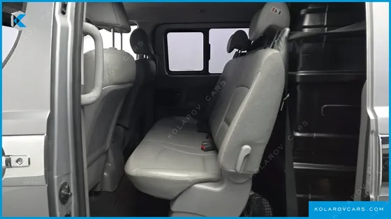 HYUNDAI STAREX 5-SEATER VAN