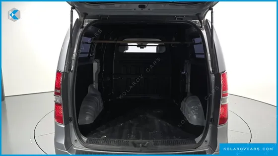 HYUNDAI STAREX 5-SEATER VAN