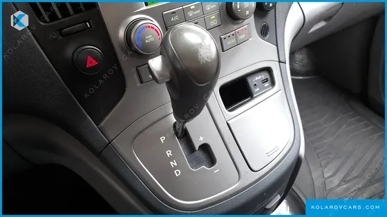 HYUNDAI STAREX 11-SEATER WAGON
