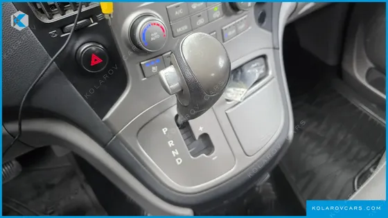 HYUNDAI STAREX 12-SEATER WAGON