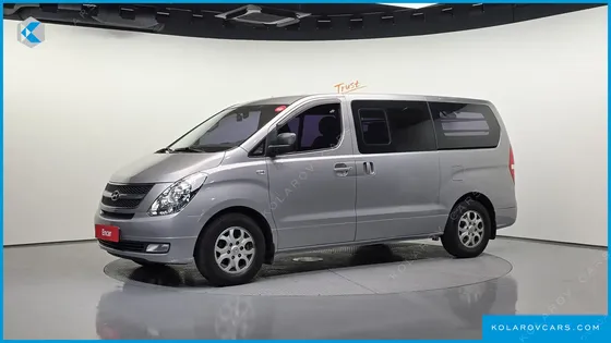 HYUNDAI STAREX 5-SEATER VAN