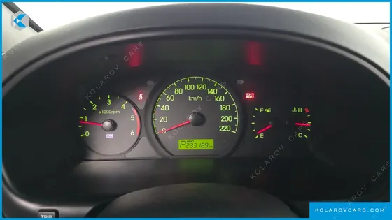 HYUNDAI STAREX 5-SEATER VAN