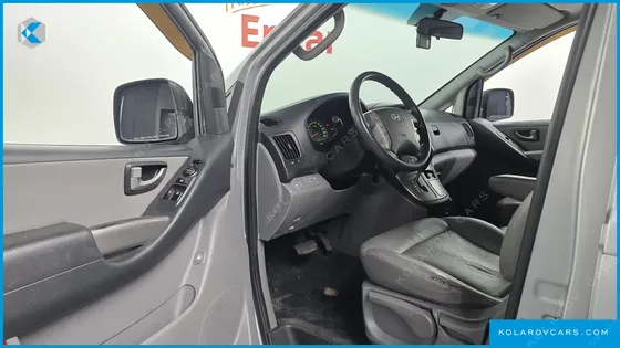 HYUNDAI STAREX 5-SEATER VAN