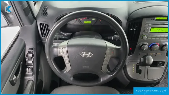 HYUNDAI STAREX 5-SEATER VAN