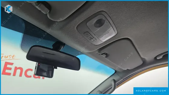 HYUNDAI STAREX 5-SEATER VAN