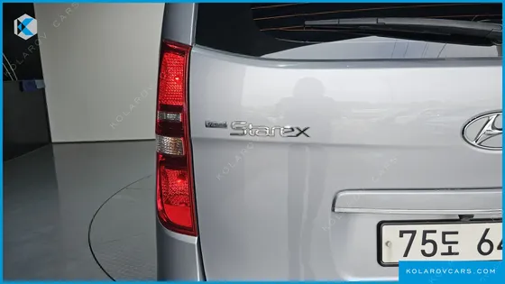 HYUNDAI STAREX 11-SEATER WAGON