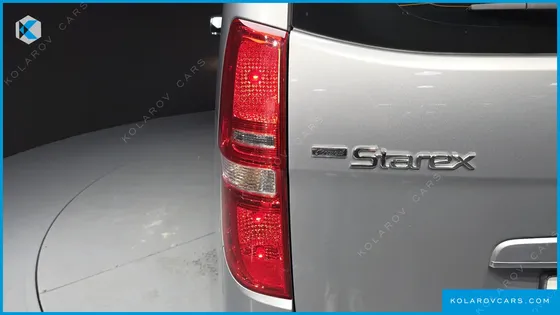 HYUNDAI STAREX 11-SEATER WAGON