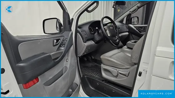 HYUNDAI STAREX 12-SEATER WAGON