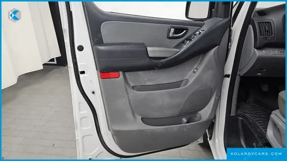 HYUNDAI STAREX 12-SEATER WAGON