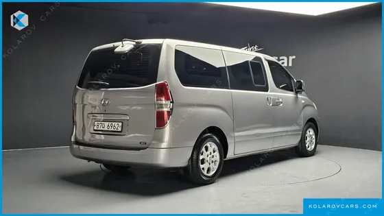 HYUNDAI STAREX 5-SEATER VAN