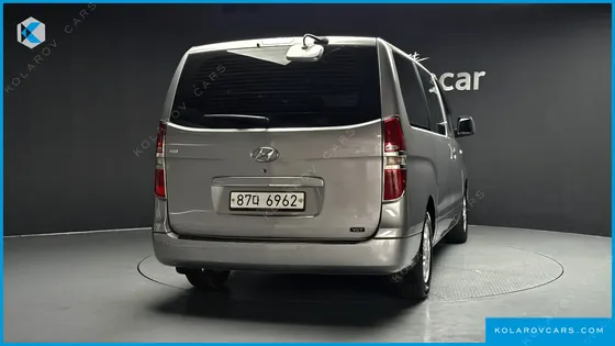 HYUNDAI STAREX 5-SEATER VAN