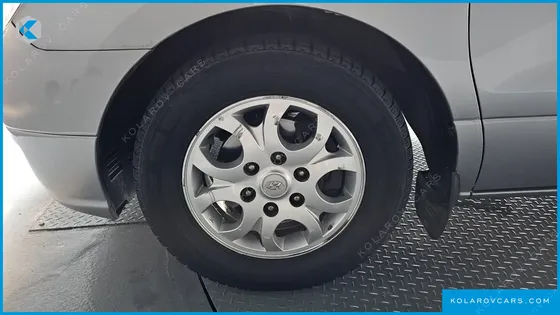 HYUNDAI STAREX 5-SEATER VAN