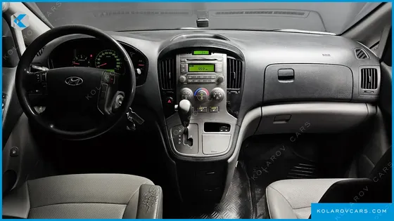 HYUNDAI STAREX 5-SEATER VAN