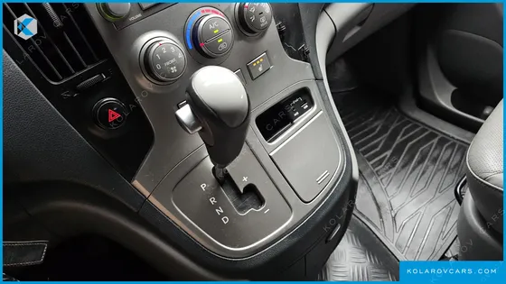 HYUNDAI STAREX 5-SEATER VAN