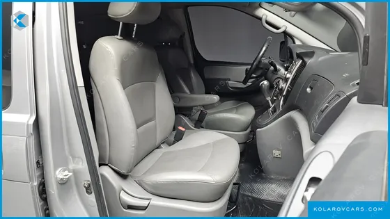 HYUNDAI STAREX 5-SEATER VAN