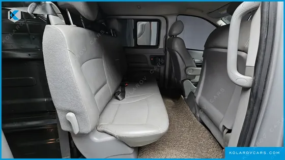 HYUNDAI STAREX 5-SEATER VAN