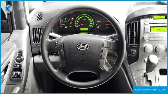 HYUNDAI STAREX 5-SEATER VAN