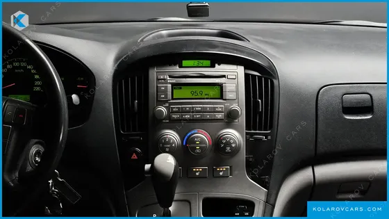 HYUNDAI STAREX 5-SEATER VAN