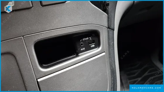 HYUNDAI STAREX 5-SEATER VAN