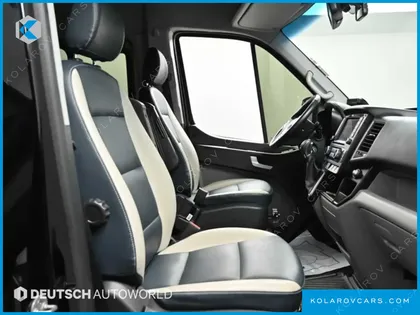 HYUNDAI SOLATI 15-SEATER