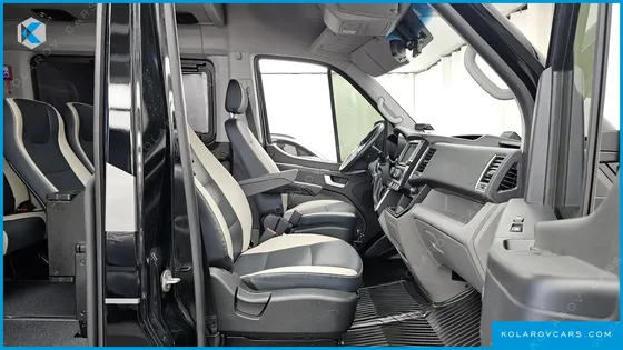 HYUNDAI SOLATI 15-SEATER