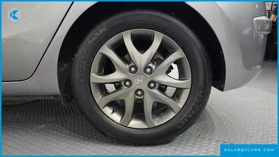 HYUNDAI I30 1.6 VVT LUXURY