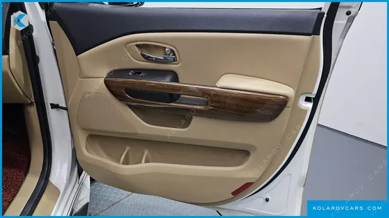 KIA CARNIVAL 11-SEATER HI-LIMOUSINE