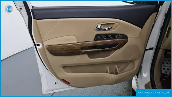 KIA CARNIVAL 11-SEATER HI-LIMOUSINE