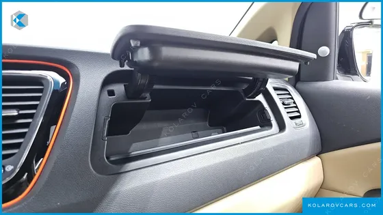 KIA CARNIVAL 11-SEATER HI-LIMOUSINE