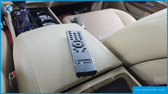 KIA CARNIVAL 11-SEATER HI-LIMOUSINE