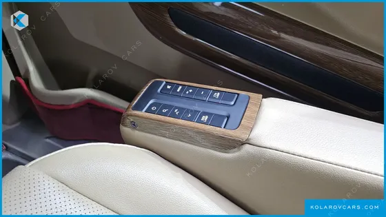 KIA CARNIVAL 11-SEATER HI-LIMOUSINE