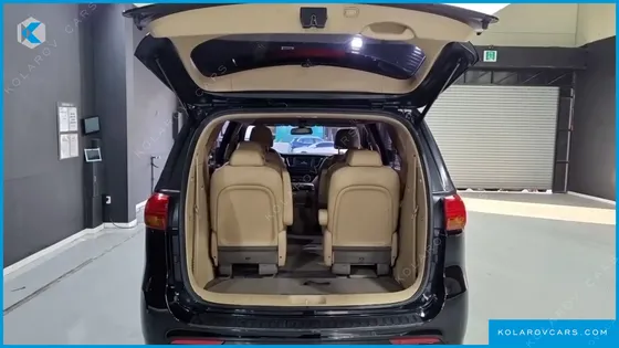KIA CARNIVAL 9-SEATER PRESTIGE