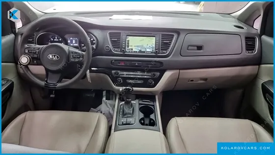 KIA CARNIVAL 11-SEATER DELUXE