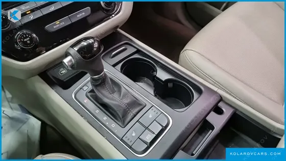 KIA CARNIVAL 11-SEATER DELUXE