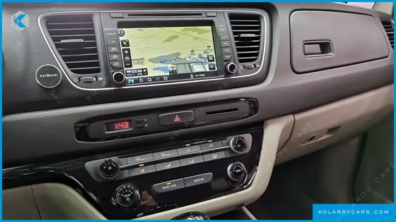 KIA CARNIVAL 11-SEATER DELUXE