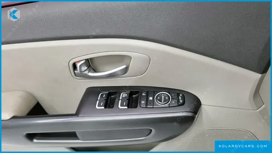 KIA CARNIVAL 11-SEATER DELUXE