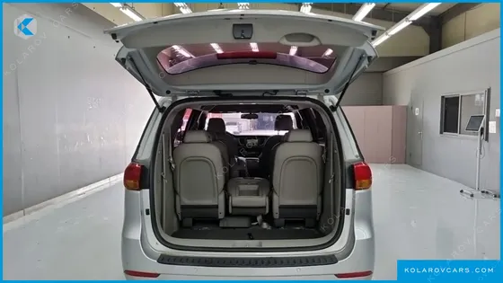 KIA CARNIVAL 11-SEATER DELUXE