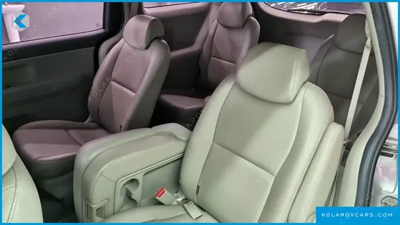 KIA CARNIVAL 11-SEATER DELUXE