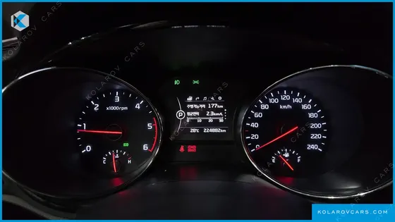 KIA CARNIVAL 9-SEATER NOBLESSE