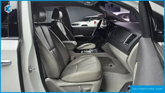 KIA CARNIVAL 9-SEATER NOBLESSE