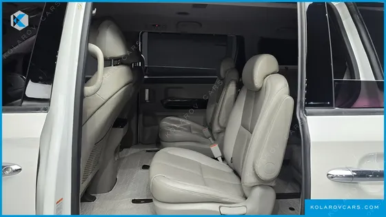 KIA CARNIVAL 9-SEATER NOBLESSE