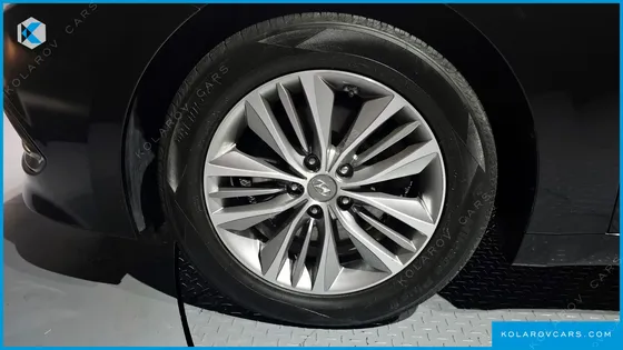 HYUNDAI GRANDEUR HG240 MODERN COLLECTION