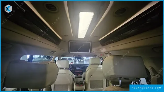 KIA CARNIVAL GASOLINE 7-SEATER HI-LIMOUSINE
