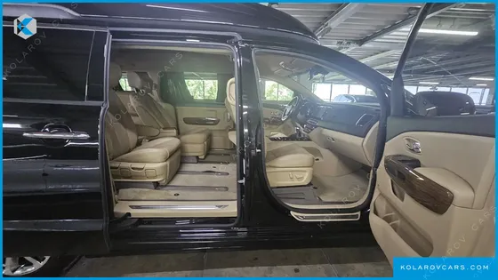 KIA CARNIVAL GASOLINE 7-SEATER HI-LIMOUSINE