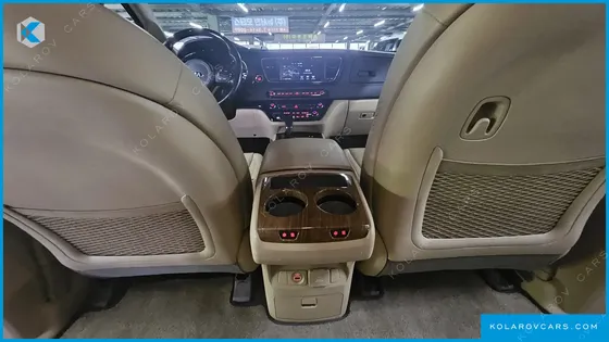 KIA CARNIVAL GASOLINE 7-SEATER HI-LIMOUSINE