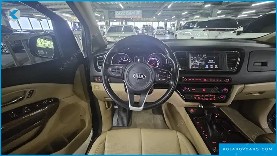 KIA CARNIVAL GASOLINE 7-SEATER HI-LIMOUSINE
