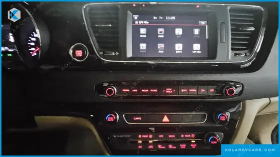 KIA CARNIVAL GASOLINE 7-SEATER HI-LIMOUSINE