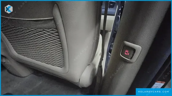 KIA CARNIVAL GASOLINE 7-SEATER HI-LIMOUSINE