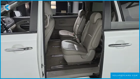 KIA CARNIVAL 9-SEATER LUXURY