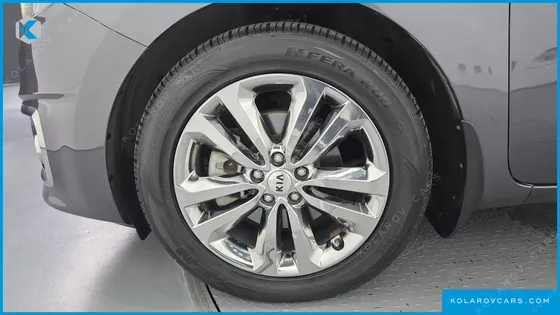 KIA CARNIVAL 9-SEATER PRESTIGE